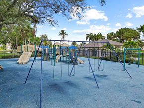 1150 Fairfield Meadows Dr, Weston FL 33327