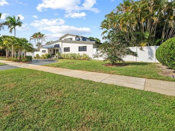 1841 NE 196th Ter, Miami FL 33179