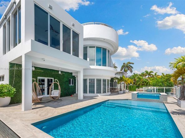 1319 Seminole Dr, Fort Lauderdale FL 33304