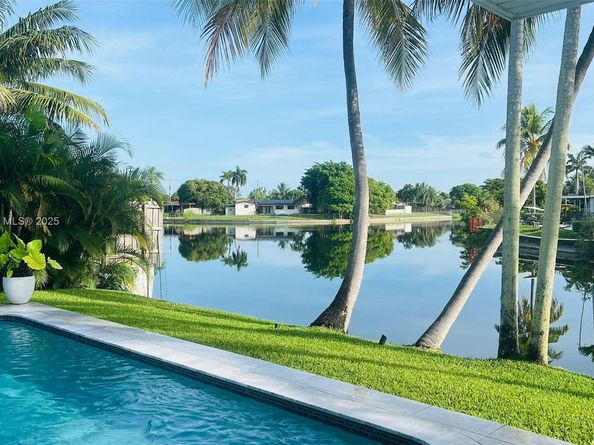 6705 Ficus Dr, Miramar FL 33023