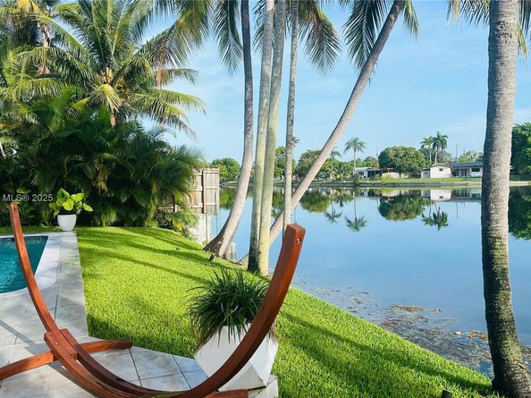 6705 Ficus Dr, Miramar FL 33023