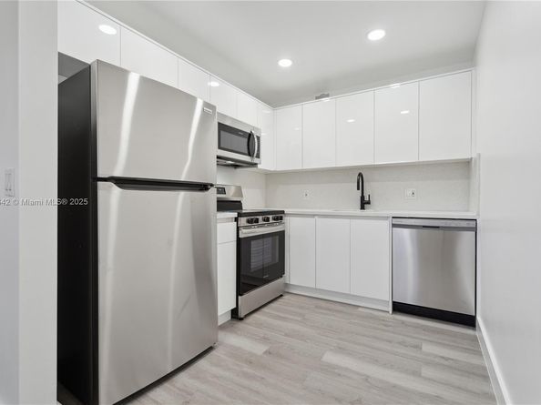 1301 SW 134th Way 213B, Pembroke Pines FL 33027