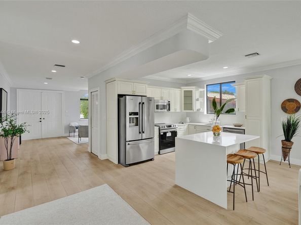 1411 Normandy Dr, Miami Beach FL 33141