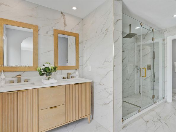 1411 Normandy Dr, Miami Beach FL 33141