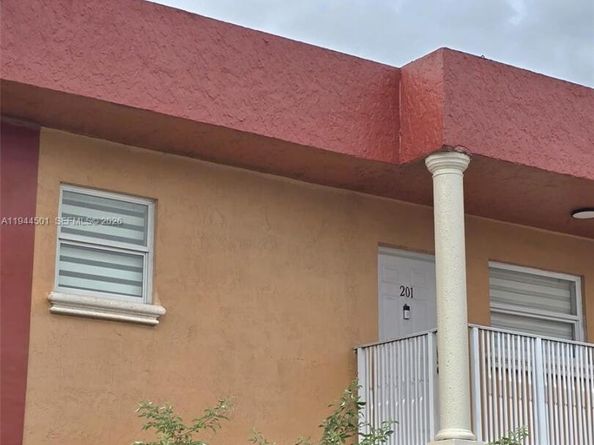 1265 W 24th St 201, Hialeah FL 33010