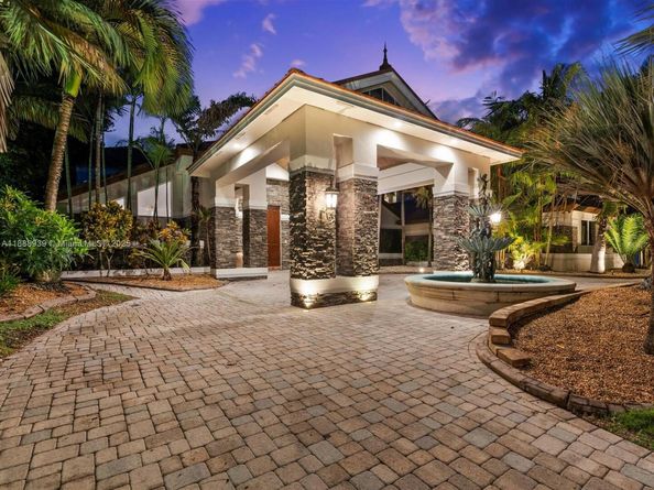 2941 Paddock Ln, Weston FL 33331