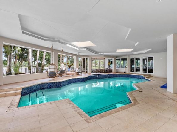 2941 Paddock Ln, Weston FL 33331