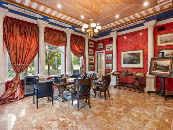 2941 Paddock Ln, Weston FL 33331