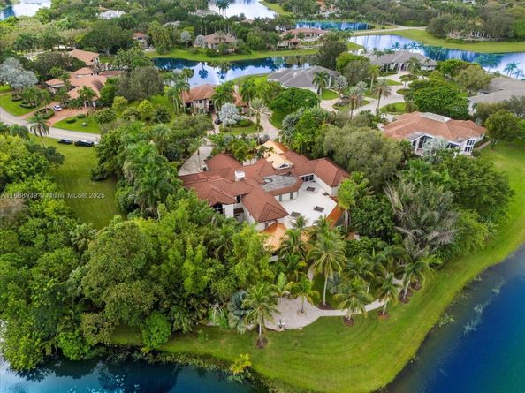 2941 Paddock Ln, Weston FL 33331