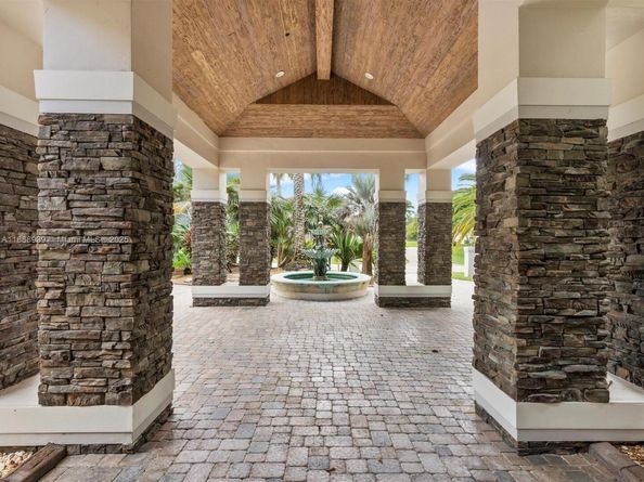 2941 Paddock Ln, Weston FL 33331