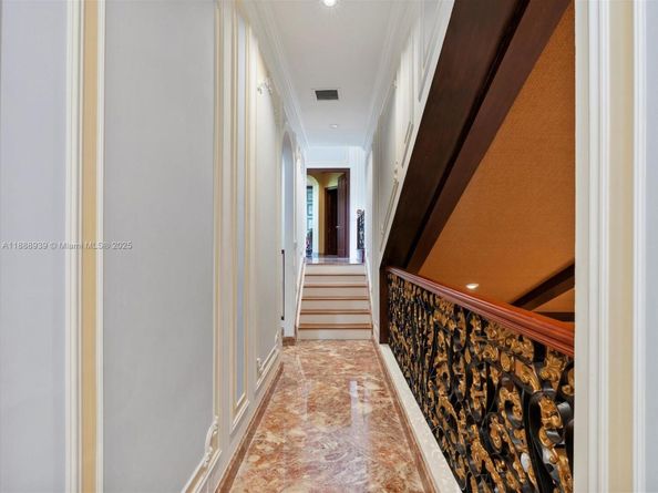 2941 Paddock Ln, Weston FL 33331
