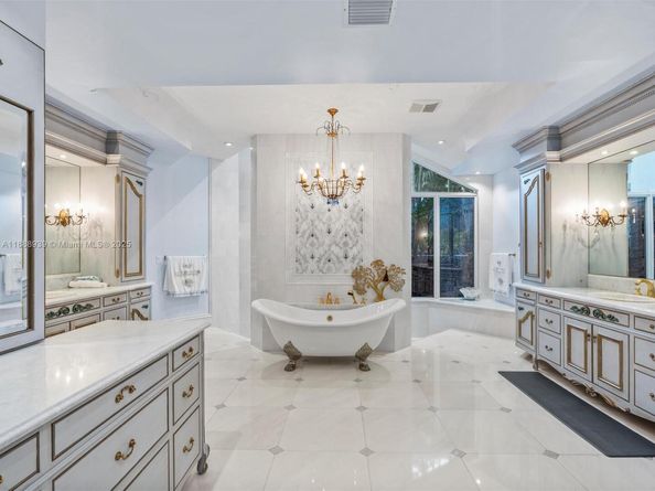 2941 Paddock Ln, Weston FL 33331