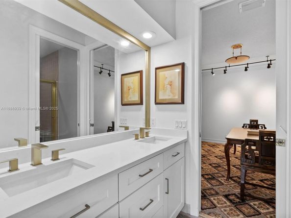 2941 Paddock Ln, Weston FL 33331