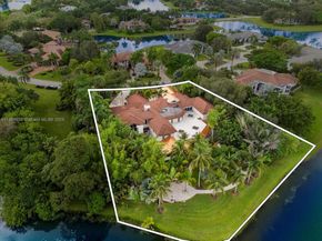 2941 Paddock Ln, Weston FL 33331
