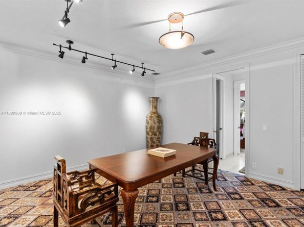 2941 Paddock Ln, Weston FL 33331