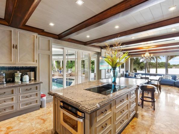 2941 Paddock Ln, Weston FL 33331