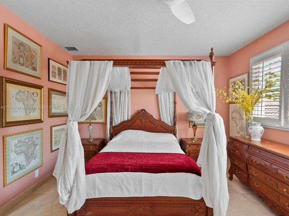 2941 Paddock Ln, Weston FL 33331