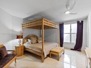 2941 Paddock Ln, Weston FL 33331