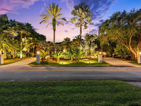 2941 Paddock Ln, Weston FL 33331