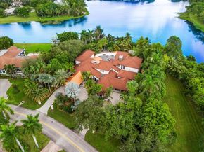 2941 Paddock Ln, Weston FL 33331