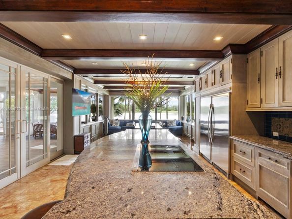 2941 Paddock Ln, Weston FL 33331