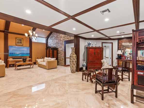2941 Paddock Ln, Weston FL 33331