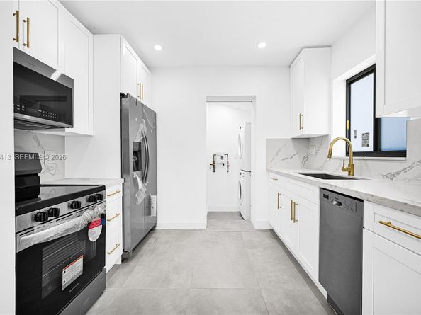 2261 SW 26th St, Miami FL 33133