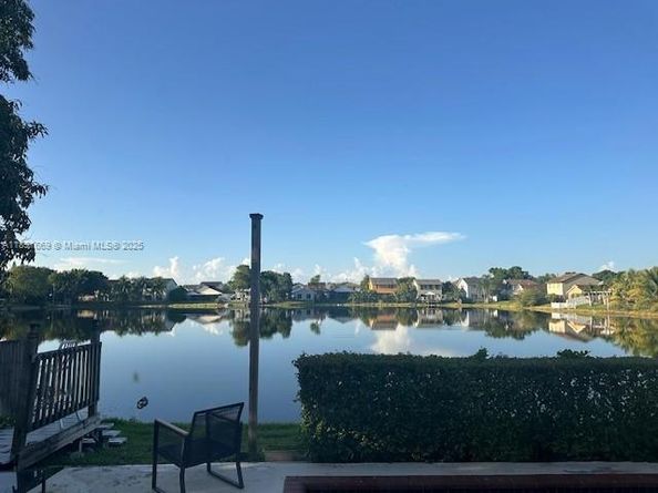10000 SW 9th Ct, Pembroke Pines FL 33025