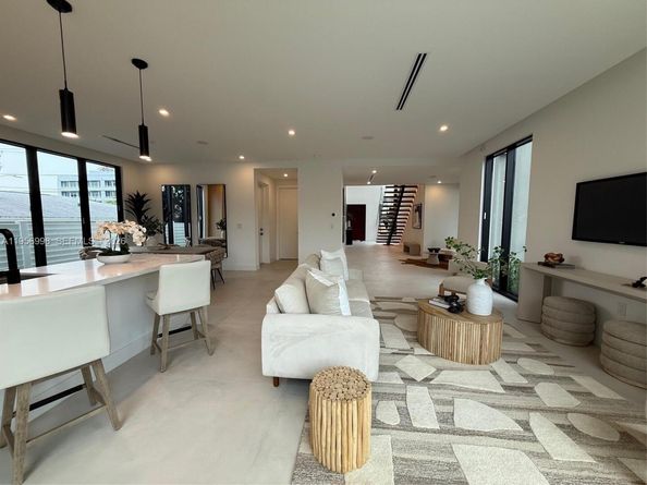 3200 Thomas Ave, Miami FL 33133