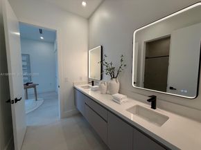 3200 Thomas Ave, Miami FL 33133