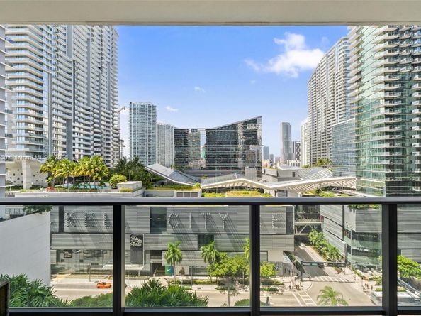 45 SW 9th St 1109, Miami FL 33130