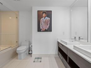 45 SW 9th St 1109, Miami FL 33130