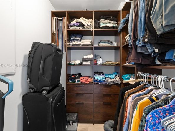 45 SW 9th St 1109, Miami FL 33130