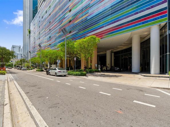 45 SW 9th St 1109, Miami FL 33130