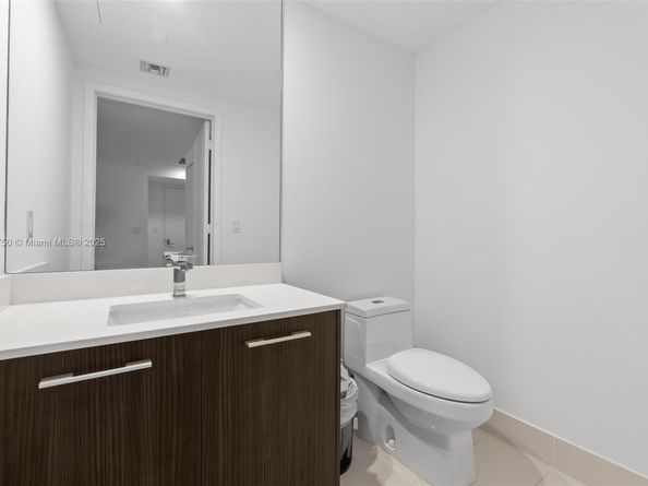 45 SW 9th St 1109, Miami FL 33130