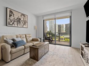 45 SW 9th St 1109, Miami FL 33130