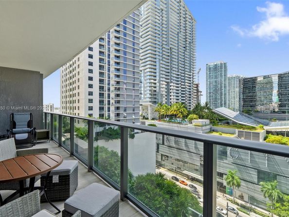 45 SW 9th St 1109, Miami FL 33130