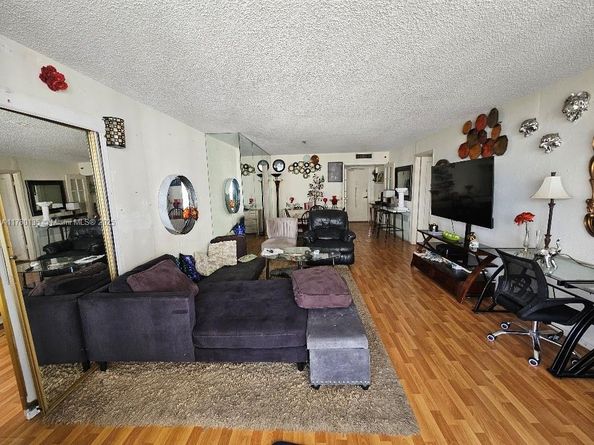 18061 Biscayne Blvd 802, Aventura FL 33160