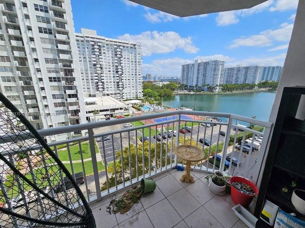 18061 Biscayne Blvd 802, Aventura FL 33160