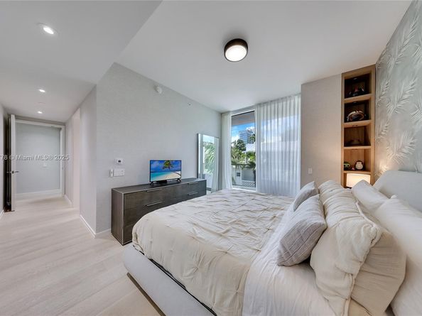 300 Collins Ave 3D, Miami Beach FL 33139