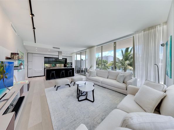 300 Collins Ave 3D, Miami Beach FL 33139