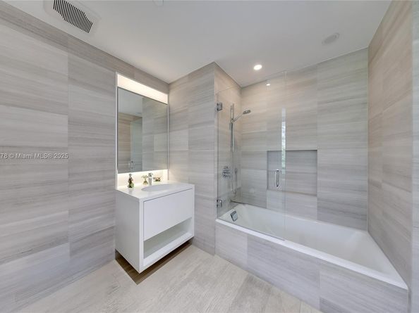 300 Collins Ave 3D, Miami Beach FL 33139