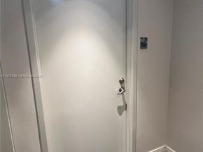 185 SW 7th St 2202, Miami FL 33130