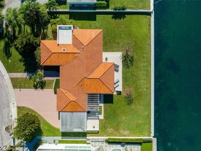 7500 W Treasure Dr, North Bay Village FL 33141