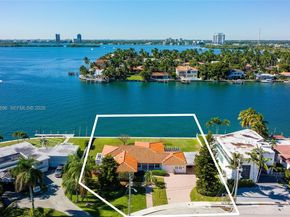 7500 W Treasure Dr, North Bay Village FL 33141