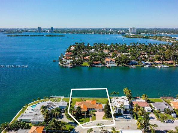 7500 W Treasure Dr, North Bay Village FL 33141