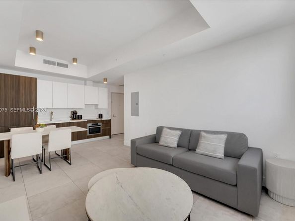 239 SW 9th St 1603, Miami FL 33130