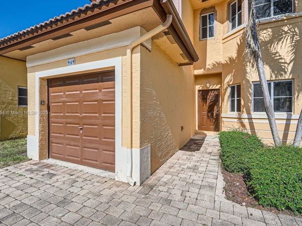 949 NE 41st Ave, Homestead FL 33033