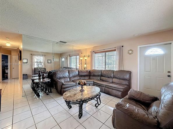 748 NW 2nd St, Florida City FL 33034