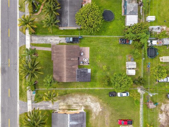 748 NW 2nd St, Florida City FL 33034
